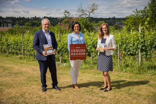  Pressekonferenz zur Vorstellung der Sommerkampagne
mit FBM Elisabeth Köstinger, ÖW-GF Lisa Weddig und Gerhard Zinner,
Obmann Netzwerk Kulinarik