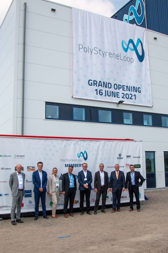 Vorschau Bild von Im holländischen Terneuzen wurde am 16. Juni
Europas erste Referenzanlage für die Aufbereitung von expandiertem
Polystyrol (EPS) in Betrieb genommen.