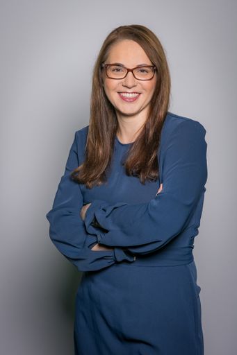 Bettina T. Resl - ab 1. Juli 2021 Europe Head of Public Affairs
bei Sanofi CHC