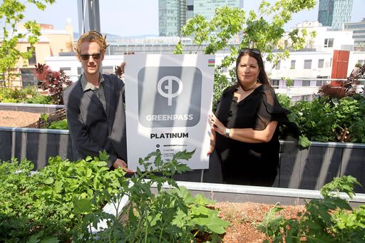 Vorschau Bild von Fototermin "Fertigstellung der Biotop City" mit
VBgm.in Kathrin Gaal, Florian Kraus / GREENPASS Platinum-Zertifikat.