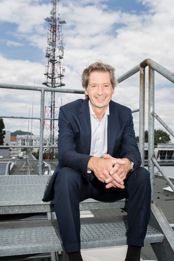 Drei CTO Matthias Baldermann: "Nach dem
Pandemiejahr 2020 beweisen wir mit einem der ersten 5G Standalone
Testbetriebe in Europa erneut unsere Vorreiterrolle. Basierend auf
einem gemeinsamen neuen Core-Netz werden wir in wenigen Monaten den
kommerziellen Betrieb von 5G Standalone starten. Mit dem größten 5G
Netz Österreichs werden wir Haushalten und Unternehmen in jedem
Winkel des Landes neben sehr schnellem Internet das volle Potenzial
von 5G bringen.“