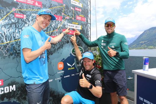  Chrigel Maurer (Mitte), Simon Oberrauner (links)
und Patrick von Känel (rechts) freuen sich sehr über das neue Ziel
in Zell am See
