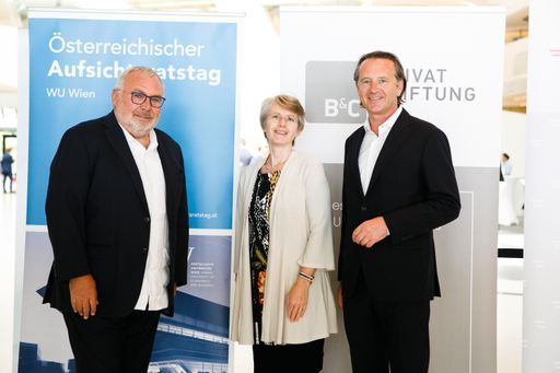  v.l.n.r. Alfred Gusenbauer, Susanne Kalss (WU
Wien), Herbert Ortner (B&C Privatstiftung)