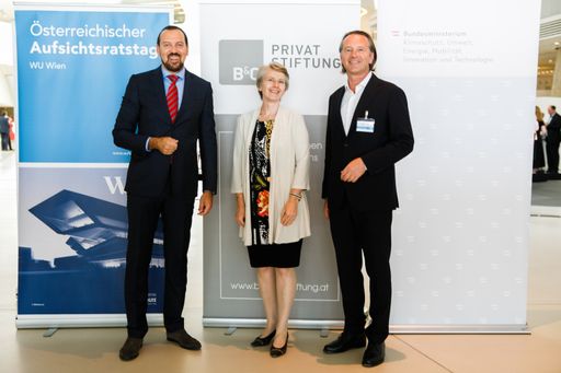 Vorschau Bild von v.l.n.r. Werner Hoffmann (WU Wien), Susanne Kalss
(WU Wien), Herbert Ortner (B&C Privatstiftung)