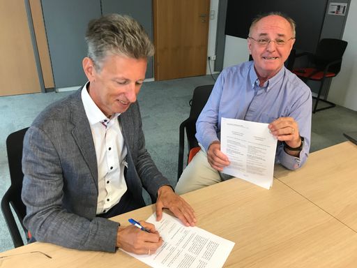 Vorschau Bild von Univ.Prof.Dr. Rudolf Krska und Prof. Erich Erber
unterzeichnen den Kooperationsvertrag