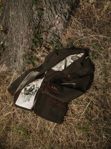 Vorschau Bild von Erste offizielle österreichische Jägerinnenjacke designed by Lena
Hoschek in Kooperation mit Markus Meindl und Max Mayr Melnhof