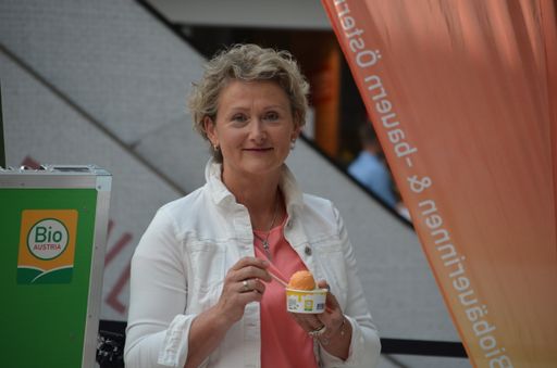  Bio Austria Obfrau Gertraud Grabmann bei der Ice
Surprise Tour-Station in Wien