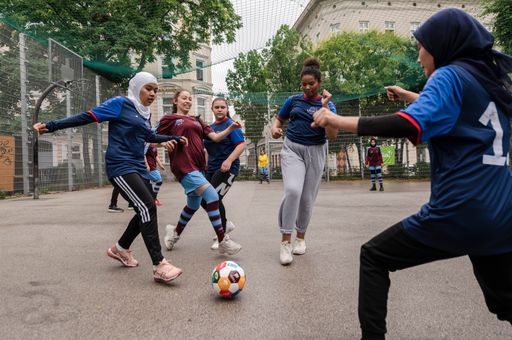 Vorschau Bild von Kickerinnen beim Girls Cup am Henriettenplatz