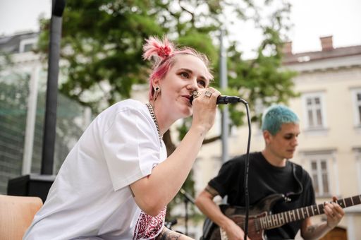  Käfigkonzert von Amy Wald beim Girls Cup am
Henriettenplatz