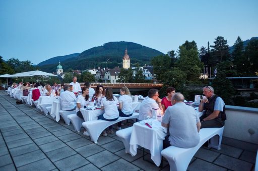 Vorschau Bild von Abendessen auf der Terrasse mit Blick auf die
Waidhofner Altstadt.