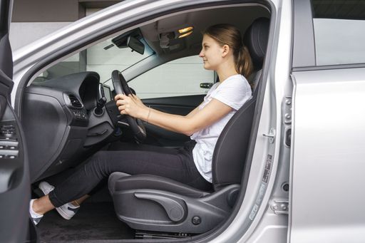 ARBÖ: Richtige Sitzeinstellung das Um und Auf bei
langen Autofahrten.