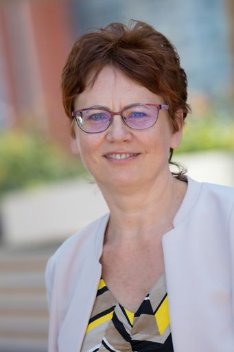 Univ.-Prof. Dr. med. Elena Pohl, Präsidentin des
EBSA-Kongresses 2021, Vize-Präsidentin der EBSA (European
Biophysical Societies‘ Association) sowie von Biophysics Austria und
Abteilungsleiterin des Instituts für Physiologie, Pathophysiolgie
und Biophysik an der Veterinärmedizinischen Universität Wien