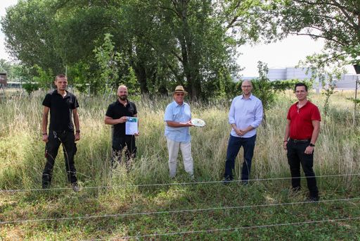  Maintenance Team von LUKOIL: Andreas Klestil, Rene
Teutsch, Alexander Rotter, Helmut Wanicek und Ing. Martin Steurer
von "Natur im Garten" Wien (i.d.Mitte)
