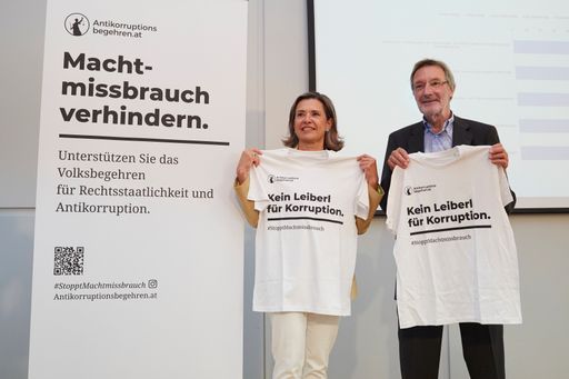 Dr. Mag. Andrea Fronaschütz (Leiterin des Österreichischen Gallup
Instituts), Univ.-Prof. DDr. Heinz Mayer (Proponent des
Volksbegehrens)