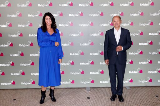 BERLIN, GERMANY - JULY 28: Brigitte Huber and Olaf Scholz during
the Brigitte Live with Olaf Scholz on July 28, 2021 in Berlin,
Germany. (Photo by Franziska Krug/Getty Images for Brigitte) /
Weiterer Text über ots und www.presseportal.de/nr/6788 / Die
Verwendung dieses Bildes ist für redaktionelle Zwecke unter
Beachtung ggf. genannter Nutzungsbedingungen honorarfrei.
Veröffentlichung bitte mit Bildrechte-Hinweis.