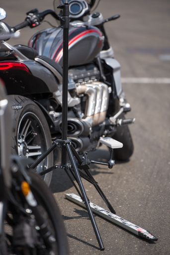 Vorschau Bild von Die Standgeräuschmessung der Triumph Rocket III
ergab 93,3dB.