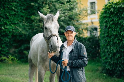 Vorschau Bild von Neuwahl für den Vorstand des Oberösterreichischen
Pferdesportverbands (OÖPS) – Roland Fischer kandidiert mit seinem
Team für den Vorstand