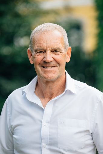 Vorschau Bild von Roland Fischer ist seit Jahrzehnten eng mit dem
Pferdesport verbunden und möchte Präsident des Oberösterreichischen
Pferdesportverbandes (OÖPS) werden