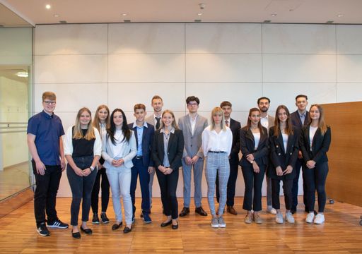 15 junge Menschen starten bei Raiffeisen NÖ-Wien ihre
Banken-Lehre.
