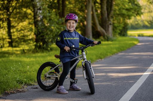 Die Kinderfahrräder von Early-Rider sehen nicht nur schick aus,
sie sind auch besonders leicht. Da hat der eigene Nachwuchs gut
lachen! / Weiterer Text über ots und www.presseportal.de/nr/157643 /
Die Verwendung dieses Bildes ist für redaktionelle Zwecke unter
Beachtung ggf. genannter Nutzungsbedingungen honorarfrei.
Veröffentlichung bitte mit Bildrechte-Hinweis.