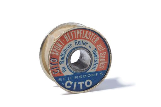 Vorschau Bild von Das Cito-Sportheftpflaster von 1896 ist das weltweit erste
technische Klebeband. / Weiterer Text über ots und
www.presseportal.de/nr/77628 / Die Verwendung dieses Bildes ist für
redaktionelle Zwecke unter Beachtung ggf. genannter
Nutzungsbedingungen honorarfrei. Veröffentlichung bitte mit
Bildrechte-Hinweis.