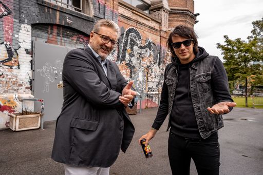  Gesundheitsstadtrat Peter Hacker mit Marco Pogo