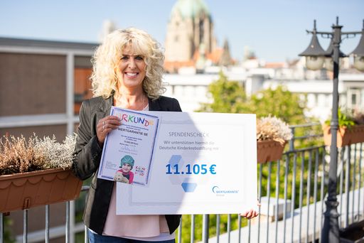  Marion Wessel vom Wertgarantie-Fahrrad-Team freut sich über die
über 11.000 Euro Spende. / Weiterer Text über ots und
www.presseportal.de/nr/127001 / Die Verwendung dieses Bildes ist für
redaktionelle Zwecke unter Beachtung ggf. genannter
Nutzungsbedingungen honorarfrei. Veröffentlichung bitte mit
Bildrechte-Hinweis.