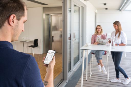 Smart & digital den Aufzug im Rooftopcafe holen:
Schindler Ahead ElevateMe