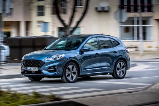 Der Ford Kuga PHEV war gemäß aktueller Daten von JATO Dynamics im
ersten Halbjahr 2021 das meistverkaufte Plug-in-Hybrid-Fahrzeug in
Europa. Allein in den Monaten April, Mai und Juni verkaufte Ford
europaweit fast 16.000 Kuga Plug-in-Hybrid und damit über ein
Drittel mehr als der nächstplatzierte Wettbewerber im
Vergleichszeitraum. Im Juni setzte Ford in Europa 6.300 Kuga PHEV ab
- das ist nicht nur ein neuer Monats-Verkaufsrekord für diese
Kuga-Variante, sondern bedeutet auch zugleich, dass die Kunden den
Plug-in-Hybrid-Antrieb stärker nachgefragt haben als alle anderen
Kuga-Motorisierungsversionen zusammengenommen. / Weiterer Text über
ots und www.presseportal.de/nr/143363 / Die Verwendung dieses Bildes
ist für redaktionelle Zwecke unter Beachtung ggf. genannter
Nutzungsbedingungen honorarfrei. Veröffentlichung bitte mit
Bildrechte-Hinweis.