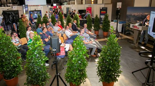 Vorschau Bild von Expert*innen der führenden IT-Hersteller
informierten in Tech-Talks über technologische Entwicklungen und
innovative Konzepte