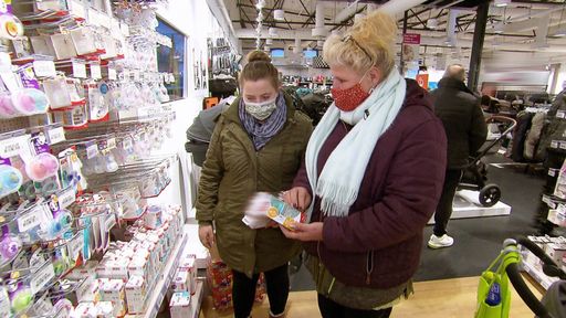 Mama Silvia (re.) lässt es sich nicht nehmen mit Sarafina und
Peter im Baby-Fachmarkt einkaufen zu gehen / Weiterer Text über ots
und www.presseportal.de/nr/6605 / Neue Folgen im Herbst: / Am 06.
September starten "Die Wollnys - Eine schrecklich große Familie" bei
RTLZWEI in die 14. Staffel/ Die Verwendung dieses Bildes ist für
redaktionelle Zwecke unter Beachtung ggf. genannter
Nutzungsbedingungen honorarfrei. Veröffentlichung bitte mit
Bildrechte-Hinweis.