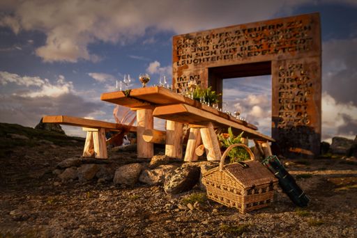 Vorschau Bild von Am 3. September wird beim Granttor auf der Millstätter Alm die
Tafel gedeckt