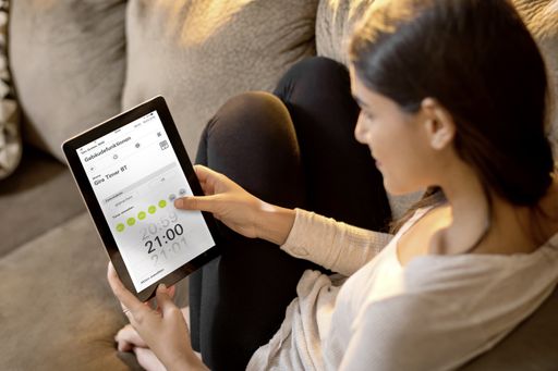 Gira Austria; Datenschutz und Sicherheit im Smart
Home. „Smart-Home-Technik bietet viele Vorteile, vernetzte Technik
gehört aber geschützt. Beachtet man grundlegende Tipps, kann man
selbst viel für den Datenschutz und die Datensicherheit tun“, sagen
die Experten von Smart-Home-Pionier Gira.