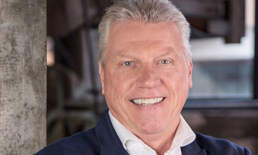 Vorschau Bild von Vernetzte Geräte, die im Smart Home ständig
miteinander kommunizieren und Daten und Signale austauschen, müssen
vor Manipulation, unbefugtem Einblick oder Zugriff bestmöglich
geschützt werden. Franz Einwallner, Geschäftsführer von Gira Austria
in Salzburg: „Ein verlässlicher Schutz ist notwendig und möglich.
Beachtet man einfache, grundlegende Tipps, kann man auch selbst viel
für den Datenschutz und die Datensicherheit tun.“ Einer der einfach
umzusetzenden Tipps des Gira-Experten lautet „Das Thema Datenschutz
und Datensicherheit vor der Kaufentscheidung aktiv beim Anbieter
ansprechen“.