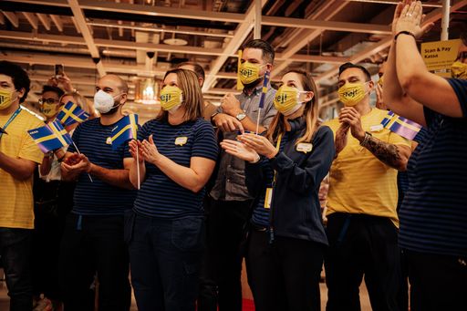 Nach insgesamt zehn Jahren Projektzeit und zwei
Jahren Bauzeit ist es nun so weit! Endlich können sich Interior Fans
auf das innovative und nachhaltige Einkaufserlebnis freuen: Heute um
10 Uhr öffnete der neue, autofreie City IKEA am Wiener Westbahnhof
unter dem Beisein von Wiens Bürgermeister, der designierten
Schwedischen Botschafterin und der IKEA Spitze seine Türen für die
vielen Menschen.