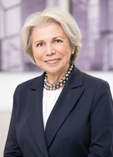 Dr. Edith Hlawati