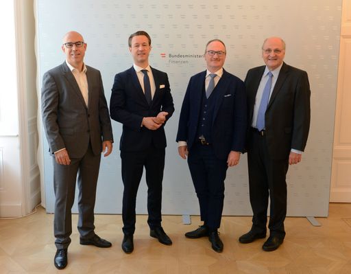 v.l.n.r.: Prof. Gabriel Felbermayr, Finanzminister
Gernot Blümel, Prof. Dr. Dr. Lars Feld und Prof. Dr. Christoph
Badelt