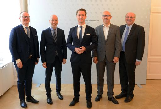 Vorschau Bild von v.l.n.r.: Prof. Dr. Dr. Lars Feld, Arbeitsminister
Martin Kocher, Finanzminister Gernot Blümel, Prof. Gabriel
Felbermayr und Prof. Dr. Christoph Badelt