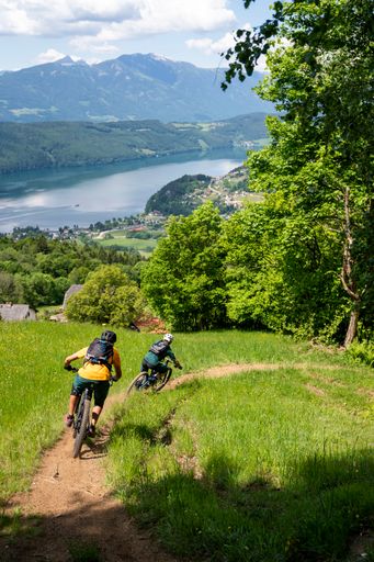 Vorschau Bild von Der Sternen-Trail gibt ein unvergessliches Panorama
auf Berge und See frei