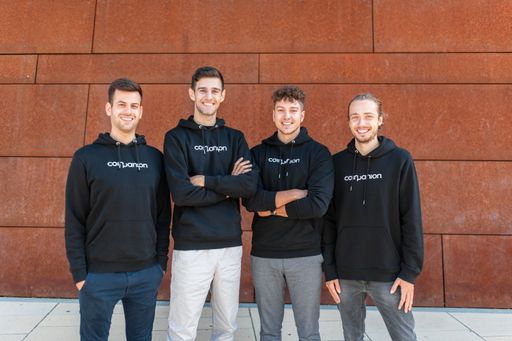  v.l.n.r.: Coinpanion Gründer-Team Alexander
Valtingojer (CEO), Matthias Zandanel (CTO), Saad J. Wohlgenannt
(CMO), Aaron Penn (Lead Developer)