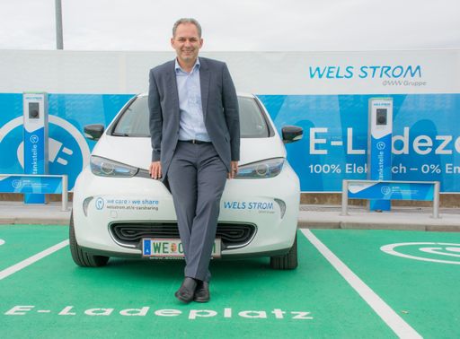 Vorschau Bild von Wels Strom Geschäftsführer Fritz Pöttinger - auch
selbst ein begeisterter Pionier der Elektromobilität