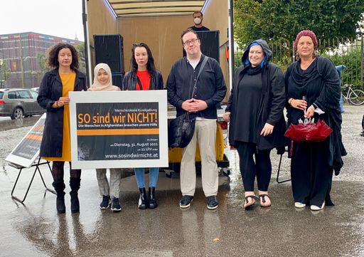  v.l.n.r. Martha Bißmann, Amena Mobalegh, Sabrina
Dorn, Moritz Machthuber, Regina Kahry, Doro Blancke
