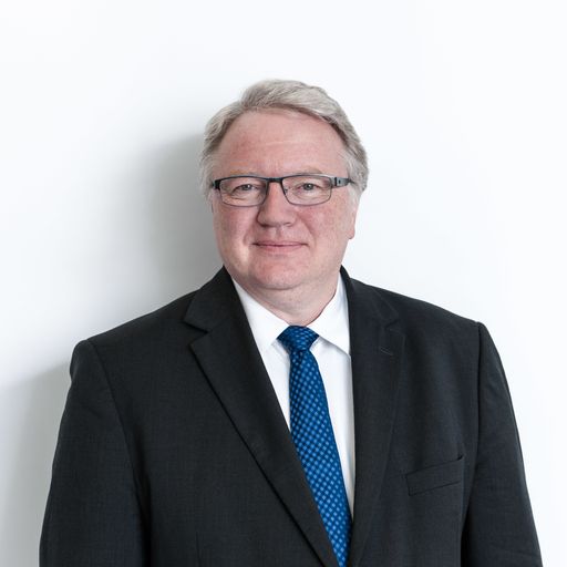 "Deutschland hat ebenso wie jeder andere Mitgliedsstaat der
Europäischen Union das Recht und die Pflicht, sein Gesundheitssystem
nach dem Bedarf der eigenen Bevölkerung zu gestalten", sagt
ABDA-Vizepräsident Mathias Arnold, der in diesem Jahr auch
Vizepräsident des Zusammenschlusses der Apotheker in der
Europäischen Union (ZAEU, engl. PGEU, frz. GPUE) ist. / Weiterer
Text über ots und www.presseportal.de/nr/7002 / Die Verwendung
dieses Bildes ist für redaktionelle Zwecke unter Beachtung ggf.
genannter Nutzungsbedingungen honorarfrei. Veröffentlichung bitte
mit Bildrechte-Hinweis.
