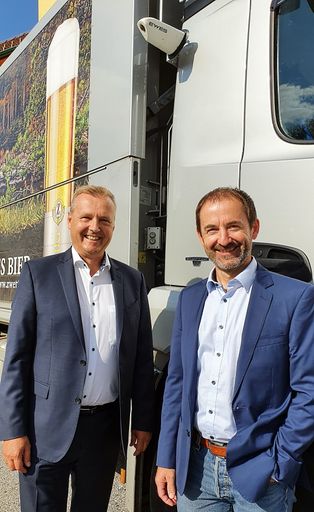 Dr. Wolfgang Domann, Geschäftsführer EYYES GmbH
(li) / Franz Kolm, Logistikleiter Privatbrauerei Zwettl (re)