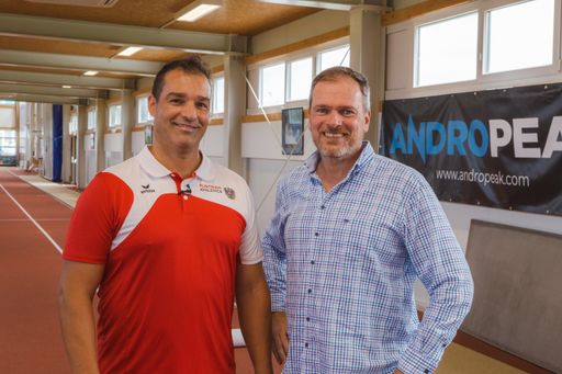 Gregor Högler, Sportdirektor ÖLV und Roman Steiner,
Geschäftsführer SeiAktiv GmbH besiegeln die neue Zusammenarbeit