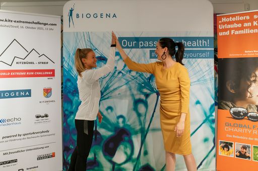 Vorschau Bild von Biogena-Geschäftsführerin Julia Ganglbauer und
Österreichs Laufstar Läuferin Julia Mayer freuen sich auf ein
spannendes Sport-Wochenende in Kitzbühel.