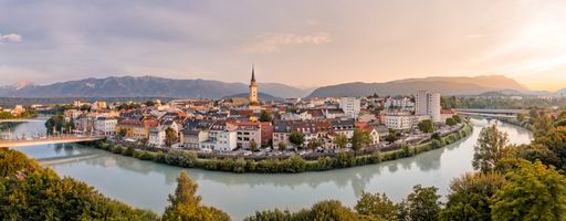 Mehr als 30 Veranstaltungen, rund 25 teilnehmende
Betriebe und 100 verschiedene Biere zum Verkosten: in der Draustadt
wird es ab 17. September einen Monat lang bierig-kulinarische
Unterhaltung vom Feinsten geben. Die Eröffnung des Bierherbstes
Villach erfolgt am Freitag, 17. September, 17.30 Uhr im Brauhof
Villach.