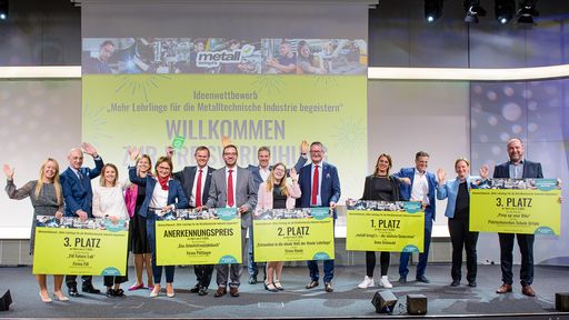 Vorschau Bild von v.l.n.r. Sandra Murauer (Fa. Fill), Christoph Jordan (Juror,
Busatis), Eva-Maria Rendl, Sabine Hesse (GF FMTI), Claudia Mayr,
Herbert Wagner, Markus Müller (Fa. Pöttinger), Christian Knill
(Juror, Obmann FMTI, Fa. Knill), Viktoria Schwarz, GF Michael
Bassani (Fa. Hawle), Anna Grünwald (1. Platz), Thomas Welser (Fa.
Welser), Iris Ortner (IGO Industries), Christian Bauer
(Polytechnikum Urfahr)