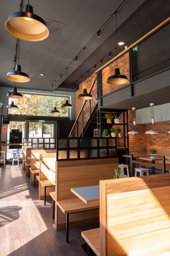 Vorschau Bild von Holz, Ziegel und Emaille dürfen in einer Swing-Kitchen-Filiale
nicht fehlen.