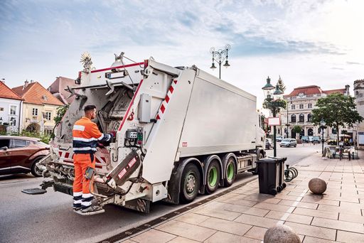  Mit der Kampagne #everydayforfuture und dem Skarabäus 2021 stärkt
die Fachgruppe Entsorgungs- und Ressourcenmanagement das Bewusstsein
für die täglichen Herausforderungen ihrer Mitgliedsbetriebe, um die
Abfallwirtschaft in Niederösterreich nachhaltiger zu gestalten und
die Ressourcen unserer Umwelt zu schonen.